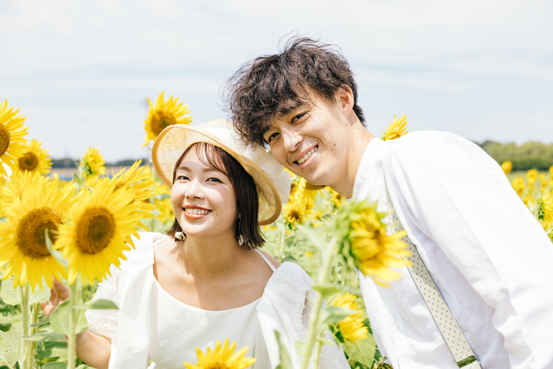 ひまわり畑で、最高の夏の思い出。何年経っても色あせない、おふたりの笑顔をカタチに。